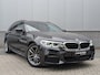 BMW 5-Serie Touring 520i High Executive Edition | Pano | Ventilatie | Parkeerverw | Trekhaak | M-Pakket | Camera