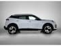Peugeot e-2008 SUV EV Allure Avantage 54 kWh 156pk | 406km WLTP Actieradius | Navigatie | Rondomzichtcamera | Climate Control | Adaptieve Cruise Control | Parkeersensoren v+a | Dodehoeksensor | Keyless | Draadloze Apple Carplay / Android Auto + telefoonlader | Digitaal instrumentenpaneel | Armsteun | Elektrisch inklapbare spiegels | DAB+ radio | Led koplampen | Donker getint glas | 17" lichtmetalen velgen |