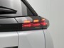 Peugeot e-2008 SUV EV Allure Avantage 54 kWh 156pk | Accu 97% | 406km WLTP Actieradius | Navigatie | Rondomzichtcamera | Climate Control | Adaptieve Cruise Control | Parkeersensoren v+a | Dodehoeksensor | Keyless | Draadloze Apple Carplay / Android Auto + telefoonlader | Digitaal instrumentenpaneel | Armsteun | Elektrisch inklapbare spiegels | DAB+ radio | Led koplampen | Donker getint glas | 17" lichtmetalen velgen |