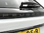 Peugeot e-2008 SUV EV Allure Avantage 54 kWh 156pk | 406km WLTP Actieradius | Navigatie | Rondomzichtcamera | Climate Control | Adaptieve Cruise Control | Parkeersensoren v+a | Dodehoeksensor | Keyless | Draadloze Apple Carplay / Android Auto + telefoonlader | Digitaal instrumentenpaneel | Armsteun | Elektrisch inklapbare spiegels | DAB+ radio | Led koplampen | Donker getint glas | 17" lichtmetalen velgen |