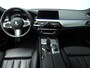 BMW 5-Serie Touring 540i xDrive M-Sportpakket / Camera / HIFI / Leder / Park assist / Getint glas / Alu wielen 19 inch