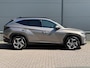 Hyundai Tucson 1.6 T-GDI HEV Premium / Eerste Eigenaar / Elektrische Stoelen met Geheugen / Elektrische Achterklep / Stoel Verwarming+Verkoeling / Apple Carplay&Android Auto / 360º Camera / Stuur Verwarming / Lederen Bekleding /