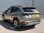 Hyundai Tucson 1.6 T-GDI HEV Premium / Eerste Eigenaar / Elektrische Stoelen met Geheugen / Elektrische Achterklep / Stoel Verwarming+Verkoeling / Apple Carplay&Android Auto / 360º Camera / Stuur Verwarming / Lederen Bekleding /