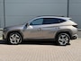 Hyundai Tucson 1.6 T-GDI HEV Premium / Eerste Eigenaar / Elektrische Stoelen met Geheugen / Elektrische Achterklep / Stoel Verwarming+Verkoeling / Apple Carplay&Android Auto / 360º Camera / Stuur Verwarming / Lederen Bekleding /