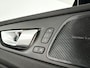 Volvo XC60 T6 Plug-in hybrid AWD Ultra Dark | SOH 100% | Panoramadak | 360° camera | Harman Kardon | Head-up Display | Stoel- en Stuurverwarming | Trekhaak