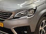 Peugeot 5008 1.2 PureTech Sport 7 Persoons Automaat (APPLE CARPLAY, GROOT NAVI, LEDER, KEYLESS, DRIVE MODE, SPORTSTOELEN, GETINT GLAS, PARKEERSENSOREN, NIEUWE APK, NIEUWSTAAT)