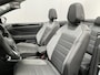 Volkswagen T-Roc Cabrio 1.5 TSI R-Line / AUTOMAAT/ ACC/ PARK.SENSOR.V+A/ CAMERA/ STUUR+STOELVERWARM./ DODEHOEK/ APP-CONNECT/ KEYLESS/ RIJ-MODI/ DIGITAL DASH/ NAVI/ DAB/ CLIMA/ IQ.LIGHT/ 19'' LMV