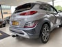 Hyundai Kona 1.6 GDI HEV Premium,Automaat,Digitaaldasbord,Head-Up Display,Keyless,Climate&Cruiscontrol Adaptief,Spraakbediening,Trekhaak,Navigatie,Achteruitrijcamera,Stoelen Elektrischbedienbaar,Stoel &Stuurverwarming,Krell Premium,Tel Lader,18 Inch Lmv