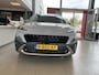 Hyundai Kona 1.6 GDI HEV Premium,Automaat,Digitaaldasbord,Head-Up Display,Keyless,Climate&Cruiscontrol Adaptief,Spraakbediening,Trekhaak,Navigatie,Achteruitrijcamera,Stoelen Elektrischbedienbaar,Stoel &Stuurverwarming,Krell Premium,Tel Lader,18 Inch Lmv