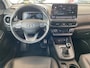 Hyundai Kona 1.6 GDI HEV Premium,Automaat,Digitaaldasbord,Head-Up Display,Keyless,Climate&Cruiscontrol Adaptief,Spraakbediening,Trekhaak,Navigatie,Achteruitrijcamera,Stoelen Elektrischbedienbaar,Stoel &Stuurverwarming,Krell Premium,Tel Lader,18 Inch Lmv