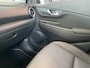 Hyundai Kona 1.6 GDI HEV Premium,Automaat,Digitaaldasbord,Head-Up Display,Keyless,Climate&Cruiscontrol Adaptief,Spraakbediening,Trekhaak,Navigatie,Achteruitrijcamera,Stoelen Elektrischbedienbaar,Stoel &Stuurverwarming,Krell Premium,Tel Lader,18 Inch Lmv