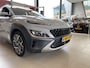 Hyundai Kona 1.6 GDI HEV Premium,Automaat,Digitaaldasbord,Head-Up Display,Keyless,Climate&Cruiscontrol Adaptief,Spraakbediening,Trekhaak,Navigatie,Achteruitrijcamera,Stoelen Elektrischbedienbaar,Stoel &Stuurverwarming,Krell Premium,Tel Lader,18 Inch Lmv