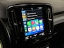 Volvo XC40 1.5 T4 Recharge R-Design 211Pk Automaat (APPLE CARPLAY, GROOT NAVI, LEDER/ALCANTARA, STUUR/STOELVERWARMING, CAMERA, TREKHAAK, SPORTSTOELEN, GETINT GLAS, LANE ASSIST, NIEUWSTAAT)