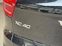 Volvo XC40 1.5 T4 Recharge R-Design 211Pk Automaat (APPLE CARPLAY, GROOT NAVI, LEDER/ALCANTARA, STUUR/STOELVERWARMING, CAMERA, TREKHAAK, SPORTSTOELEN, GETINT GLAS, LANE ASSIST, NIEUWSTAAT)