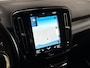 Volvo XC40 1.5 T4 Recharge R-Design 211Pk Automaat (APPLE CARPLAY, GROOT NAVI, LEDER/ALCANTARA, STUUR/STOELVERWARMING, CAMERA, TREKHAAK, SPORTSTOELEN, GETINT GLAS, LANE ASSIST, NIEUWSTAAT)