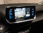 Peugeot 208 1.2 PureTech Allure Sport Automaat (VIRTUAL COCKPIT, APPLE CARPLAY, GROOT NAVI, 360 CAMERA, SPORTSTOELEN, LEDER, ADAPTIVE CRUISE, KEYLESS, NIEUWSTAAT)