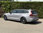 Volvo V60 T6 Plug-in hybrid AWD Plus Dark | Blis | Keyless | Trekhaak | 360 camera | Elektrische stoelen | AppleCarplay | Harman Kardon audio |