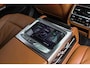 BMW 7-Serie 750i xDrive High Executive M-sport | Driving Assistant Plus | Massage | 360 camera | B&W audio | Gesture control | Panoramadak | Comfortstoelen | Stuurverwarming