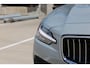 Volvo V60 T6 Plug-in hybrid AWD Essential | Adaptieve Cruise Control Met Stuurhulp | BLIS Dodehoekdetectie | 19 inch lichtmetalen velgen | Verwarmbare Voor- en Achterstoelen | Stuurwielverwarming | Automatisch Dimmende Binnen- en Buitenspiegels | Park Assist Voor & Achter incl. Parkeercamera | Google Services | Elektrisch Verstelbare Lendensteun Met 2-Weg Verstelling