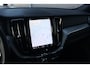 Volvo XC60 2.0 T6 Plug-in hybrid AWD Ultimate Dark | Trekhaak | Pano | Camera |