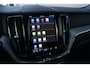 Volvo XC60 2.0 T6 Plug-in hybrid AWD Ultimate Dark | Trekhaak | Pano | Camera |
