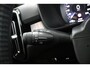Volvo XC40 T2 Business Pro | Panoramadak | BLIS | Camera | Trekhaak | Adaptieve Cruise | Stoelverwarming / Stuurwielverwarming |
