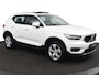 Volvo XC40 T2 Business Pro | Panoramadak | BLIS | Camera | Trekhaak | Adaptieve Cruise | Stoelverwarming / Stuurwielverwarming |