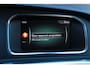 Volvo V40 Cross Country T3 Polar+ Luxury | Trekhaak | Panoramadak | Cruise Control | Navigatie | Bluetooth Telefonie & Multimedia | Verwarmbare Voorstoelen | Harman Kardon | Extra Getint Glas
