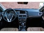 Volvo V40 Cross Country T3 Polar+ Luxury | Trekhaak | Panoramadak | Cruise Control | Navigatie | Bluetooth Telefonie & Multimedia | Verwarmbare Voorstoelen | Harman Kardon | Extra Getint Glas