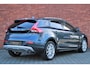 Volvo V40 Cross Country T3 Polar+ Luxury | Trekhaak | Panoramadak | Cruise Control | Navigatie | Bluetooth Telefonie & Multimedia | Verwarmbare Voorstoelen | Harman Kardon | Extra Getint Glas