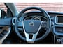 Volvo V40 Cross Country T3 Polar+ Luxury | Trekhaak | Panoramadak | Cruise Control | Navigatie | Bluetooth Telefonie & Multimedia | Verwarmbare Voorstoelen | Harman Kardon | Extra Getint Glas