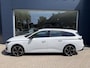 Peugeot e-308 SW Style EV 54 kWh | Nieuwe Auto | Tot 8 jaar Garantie | Tot 420 Km WLTP | Navigatie via Telefoon | Warmtepomp | 18" Lichtmetalen Velgen | Adaptieve Cruise Control met Drive Assist | Full LED Verlichting | Apple Carplay/Android Auto.