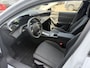 Peugeot e-308 SW Style EV 54 kWh | Nieuwe Auto | Tot 8 jaar Garantie | Tot 420 Km WLTP | Navigatie via Telefoon | Warmtepomp | 18" Lichtmetalen Velgen | Adaptieve Cruise Control met Drive Assist | Full LED Verlichting | Apple Carplay/Android Auto.