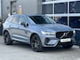 Volvo XC60 2.0 T6 Plug-in hybrid AWD R-Design Long Range | 350 pk | Dark | Trekhaak | Pano | Leder | 21 inch