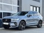 Volvo XC60 2.0 T6 Plug-in hybrid AWD R-Design Long Range | 350 pk | Dark | Trekhaak | Pano | Leder | 21 inch