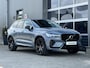 Volvo XC60 2.0 T6 Plug-in hybrid AWD R-Design Long Range | 350 pk | Dark | Trekhaak | Pano | Leder | 21 inch