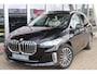 BMW 2-Serie Active Tourer (u06) 225e XDRIVE 245PK LUXURY LINE Panodak | Trekhaak | Leer | Memory | Camera | Live Cockpit |