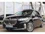 BMW 2-Serie Active Tourer (u06) 225e XDRIVE 245PK LUXURY LINE Panodak | Trekhaak | Leer | Memory | Camera | Live Cockpit |