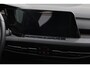 Volkswagen Golf 1.5 eTSI R-Line Business+ 150PK / 110kW DSG, Panoramadak, 18" 'Bakersfield' LMV, LED Matrix (IQ.Lights), navigatie, verwarmbare voorstoelen, dodehoekdetectie (side assist), adaptieve cruise control (acc), elektrisch verstel-, verwarm- en inklapbare buitenspiegels (spiegel pakket), verwarmbaar multifunctioneel lederen stuurwiel, privacy glas, Apple Carplay & Android Auto, DAB+, achteruitrijcamera (rear view), parkeersensoren voor en achter (pdc), keyless start & entry etc.