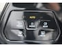 Volkswagen Golf 1.5 eTSI R-Line Business+ panoramadak, 18" LMV Bakersfield, LED matrix,  navigatie, stoelverwarming, side assist, ACC,  spiegel pakket, stuurwielverwarming, privacy glas.