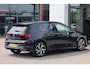Volkswagen Golf 1.5 eTSI R-Line Business+ panoramadak, 18" LMV Bakersfield, LED matrix,  navigatie, stoelverwarming, side assist, ACC,  spiegel pakket, stuurwielverwarming, privacy glas.