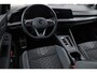 Volkswagen Golf 1.5 eTSI R-Line Business+ 150PK / 110kW DSG, Panoramadak, 18" 'Bakersfield' LMV, LED Matrix (IQ.Lights), navigatie, verwarmbare voorstoelen, dodehoekdetectie (side assist), adaptieve cruise control (acc), elektrisch verstel-, verwarm- en inklapbare buitenspiegels (spiegel pakket), verwarmbaar multifunctioneel lederen stuurwiel, privacy glas, Apple Carplay & Android Auto, DAB+, achteruitrijcamera (rear view), parkeersensoren voor en achter (pdc), keyless start & entry etc.
