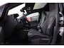 Volkswagen Golf 1.5 eTSI R-Line Business+ panoramadak, 18" LMV Bakersfield, LED matrix,  navigatie, stoelverwarming, side assist, ACC,  spiegel pakket, stuurwielverwarming, privacy glas.
