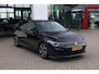 Volkswagen Golf 1.5 eTSI R-Line Business+ 150PK / 110kW DSG, Panoramadak, 18" 'Bakersfield' LMV, LED Matrix (IQ.Lights), navigatie, verwarmbare voorstoelen, dodehoekdetectie (side assist), adaptieve cruise control (acc), elektrisch verstel-, verwarm- en inklapbare buitenspiegels (spiegel pakket), verwarmbaar multifunctioneel lederen stuurwiel, privacy glas, Apple Carplay & Android Auto, DAB+, achteruitrijcamera (rear view), parkeersensoren voor en achter (pdc), keyless start & entry etc.