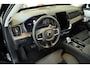 Volvo XC90 T8 Plug-in hybrid AWD Ultra Dark | Panoramadak | Luchtvering | Head-up display | 360 graden camera | Verwarmbare voorstoelen+achterbank+stuurwiel | Premium audio by Bowers&Wilkins | 7 zits | 21 inch Lichtmetalen velgen |
