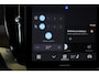 Volvo XC90 T8 Plug-in hybrid AWD Ultra Dark | Panoramadak | Luchtvering | Head-up display | 360 graden camera | Verwarmbare voorstoelen+achterbank+stuurwiel | Premium audio by Bowers&Wilkins | 7 zits | 21 inch Lichtmetalen velgen |
