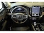 Volvo XC90 T8 Plug-in hybrid AWD Ultra Dark | Panoramadak | Luchtvering | Head-up display | 360 graden camera | Verwarmbare voorstoelen+achterbank+stuurwiel | Premium audio by Bowers&Wilkins | 7 zits | 21 inch Lichtmetalen velgen |