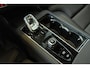 Volvo XC90 T8 Plug-in hybrid AWD Ultra Dark | Panoramadak | Luchtvering | Head-up display | 360 graden camera | Verwarmbare voorstoelen+achterbank+stuurwiel | Premium audio by Bowers&Wilkins | 7 zits | 21 inch Lichtmetalen velgen |
