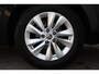 Skoda Octavia Combi 1.5 TSI Edition 115PK / 85kW, Wegklapbare trekhaak, LMV, digitaal dashboard, cruise control, electronic climate controle, verwarmbare voorstoelen, Apple Carplay & Android Auto, draadloze telefoonlader, LED koplampen, parkeersensoren voor en achter (pdc), elektrisch verstel-, verwarm- en inklapbare buitenspiegels, keyless start, verwarmbaar multifunctioneel lederen stuurwiel