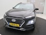 Hyundai Kona 1.6 GDI HEV Premium Automaat / Trekhaak / Lederen bekleding / HUD Display / Navigatie / Adaptieve Cruise Control / Elektrisch stoel voor / Stoel verwarming & koeling voor / NL Auto / Historie aanwezig /
